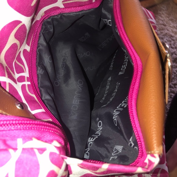 pink and white dejuno travel bag with wheels - Picture 4 of 12